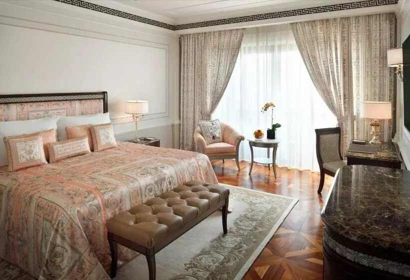 اتاق لوکس با چشم‌انداز شهر, Palazzo Versace Dubai