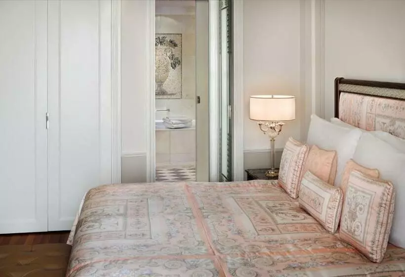 اتاق لوکس با چشم‌انداز شهر, Palazzo Versace Dubai
