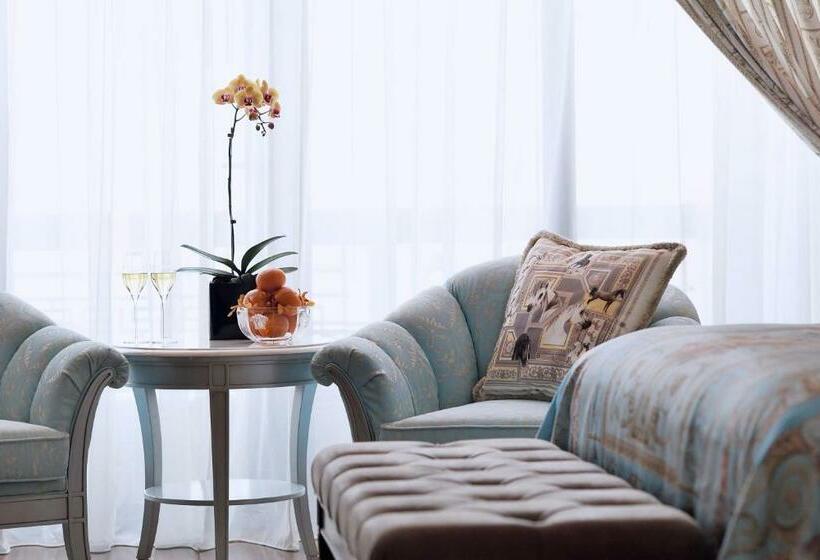 اتاق لوکس با چشمانداز شهر, Palazzo Versace Dubai