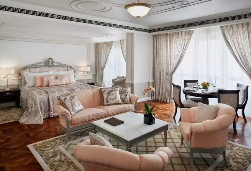 سوییت جونیور با چشم‌انداز شهر, Palazzo Versace Dubai