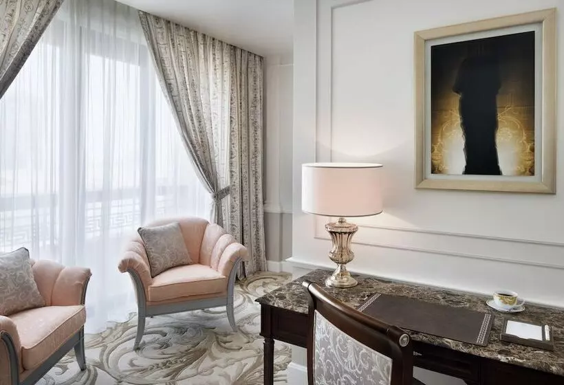 سوییت جونیور با چشم‌انداز شهر, Palazzo Versace Dubai