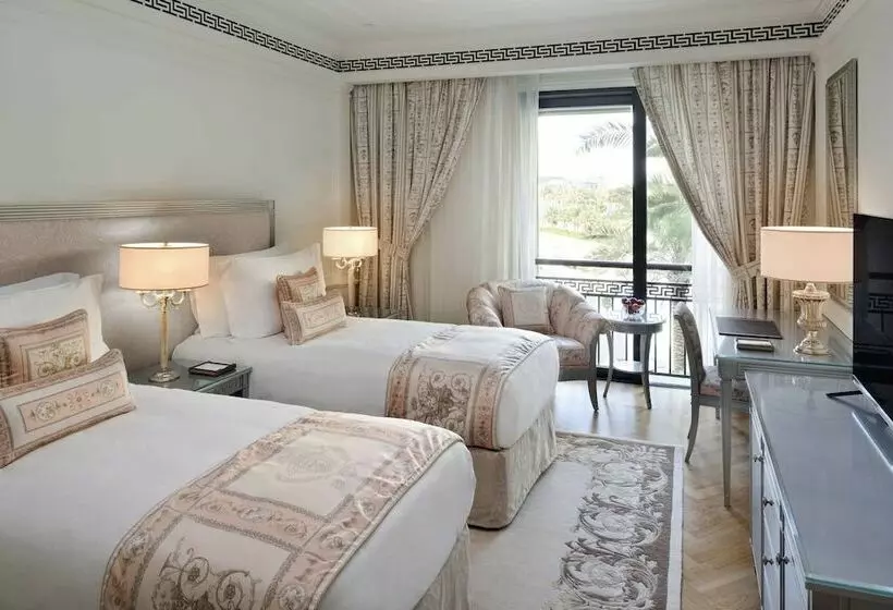 سوییت جونیور با چشم‌انداز شهر, Palazzo Versace Dubai