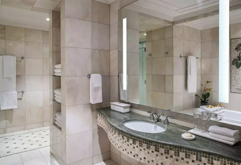 سوییت جونیور با چشم‌انداز شهر, Palazzo Versace Dubai