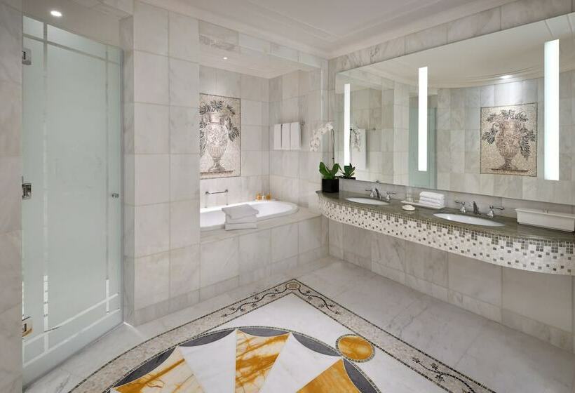 مجموعه ویستا شهر, Palazzo Versace Dubai