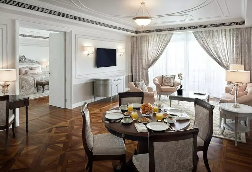 سوئیت با چشم‌انداز رودخانه, Palazzo Versace Dubai