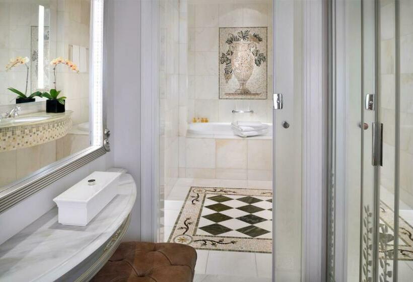 اتاق خانوادگی تودرتو, Palazzo Versace Dubai