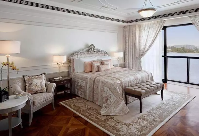 اتاق لوکس با چشم‌انداز شهر, Palazzo Versace Dubai
