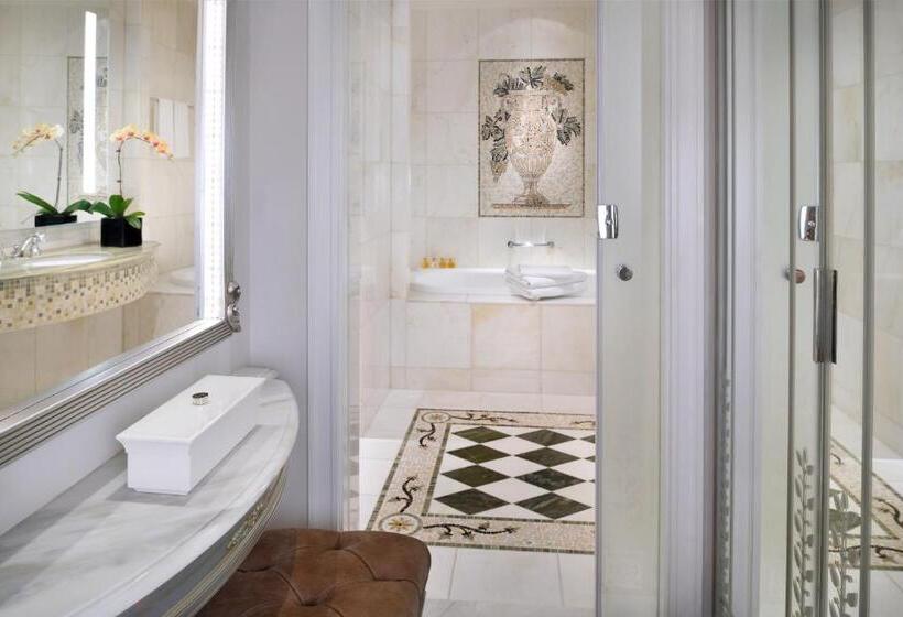 Premium room with view, Palazzo Versace Dubai