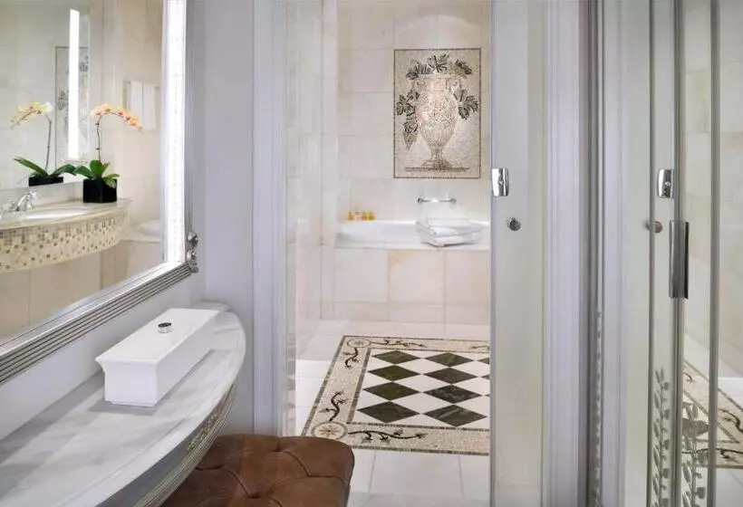 Premium room with view, Palazzo Versace Dubai