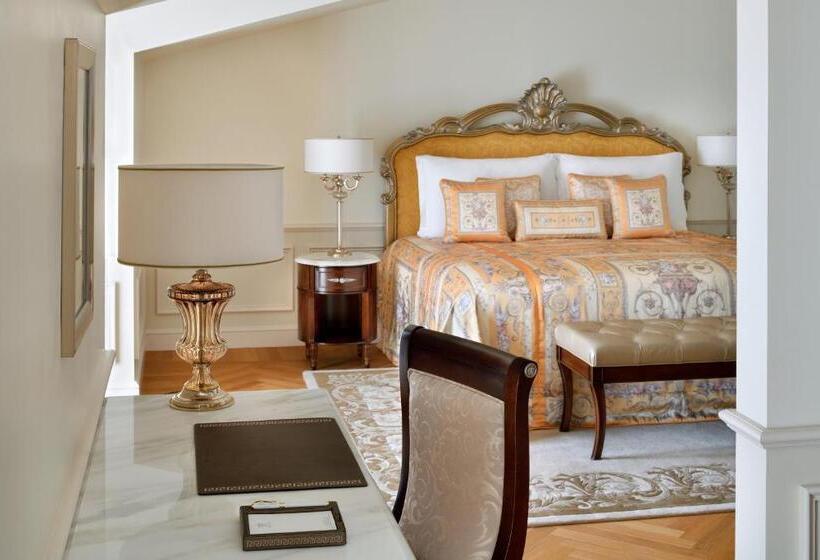 اتاق سوپریور با چشمانداز شهر, Palazzo Versace Dubai