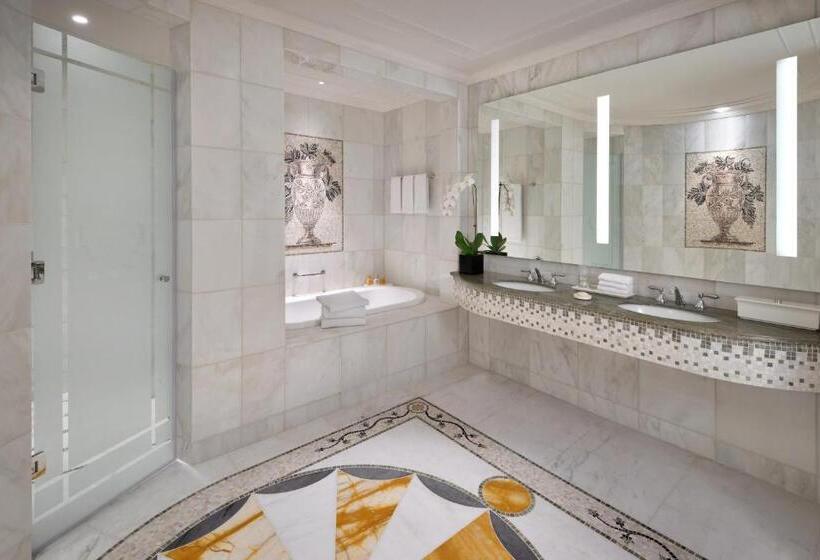 اتاق سوپریور با چشمانداز شهر, Palazzo Versace Dubai