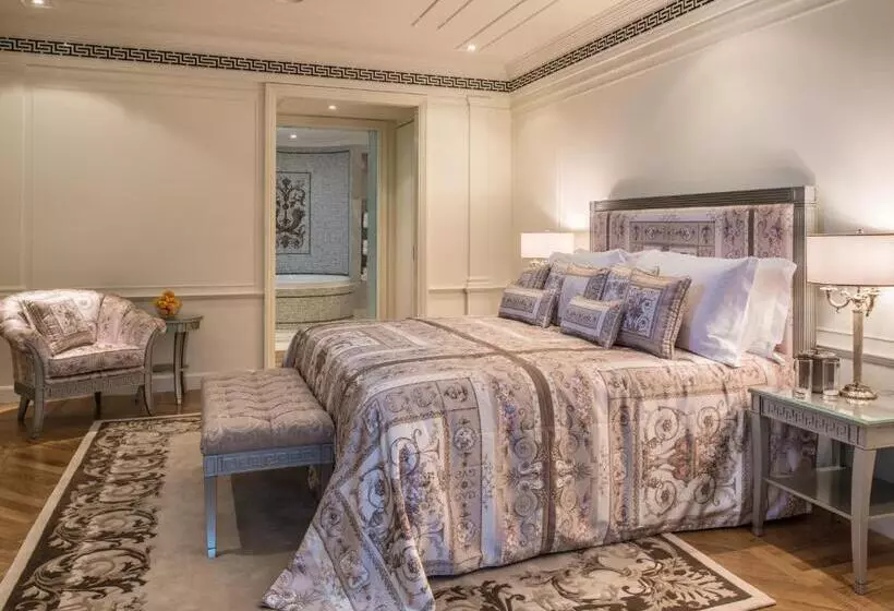 2 Bedrooms Apartment City View