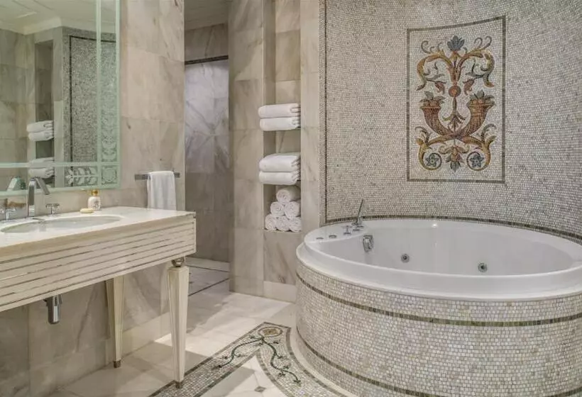2 Bedrooms Apartment City View, Palazzo Versace Dubai
