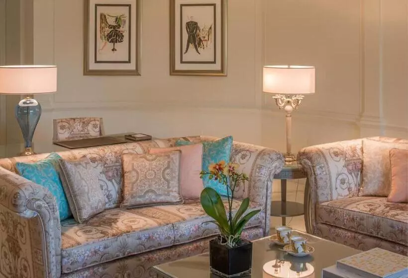 2 Bedroom Apartment with Views, Palazzo Versace Dubai