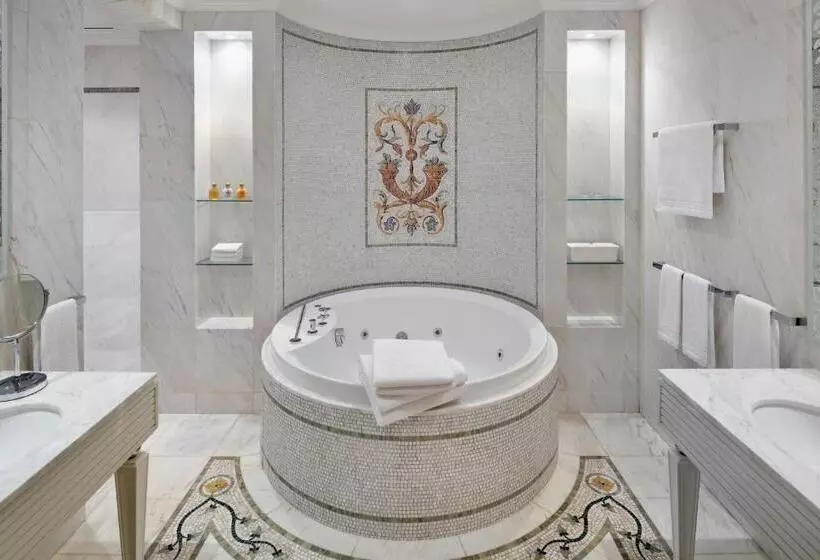 2 Bedroom Apartment with Views, Palazzo Versace Dubai