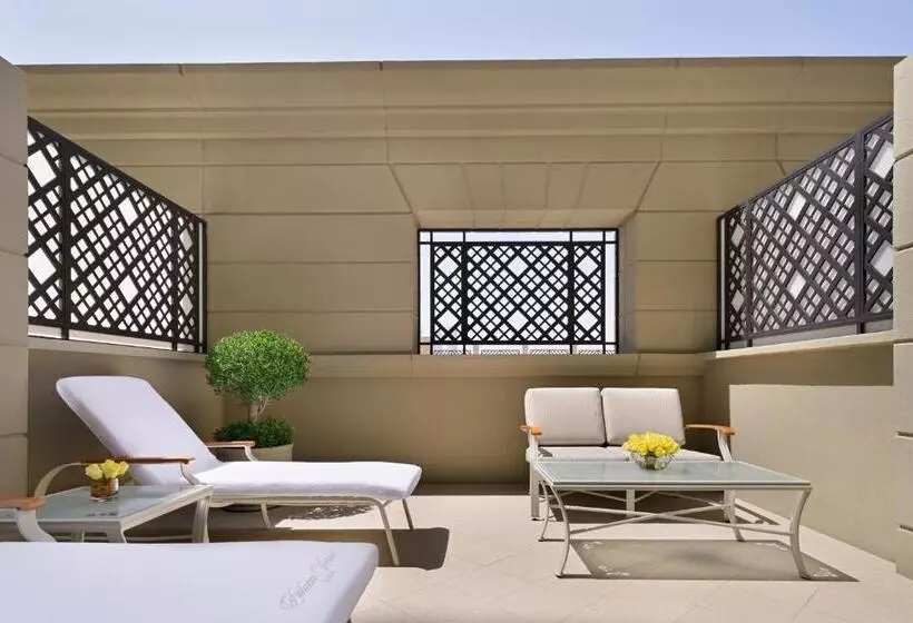 اتاق لوکس با چشم‌انداز شهر, Palazzo Versace Dubai