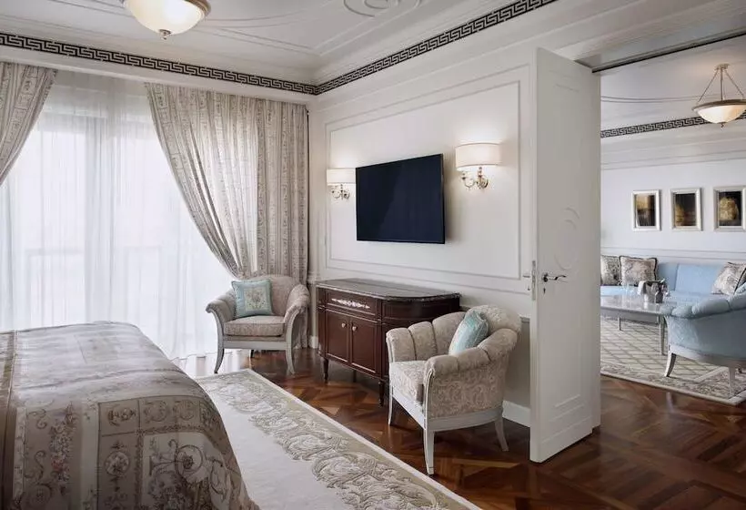 سوئیت با چشم‌انداز رودخانه, Palazzo Versace Dubai
