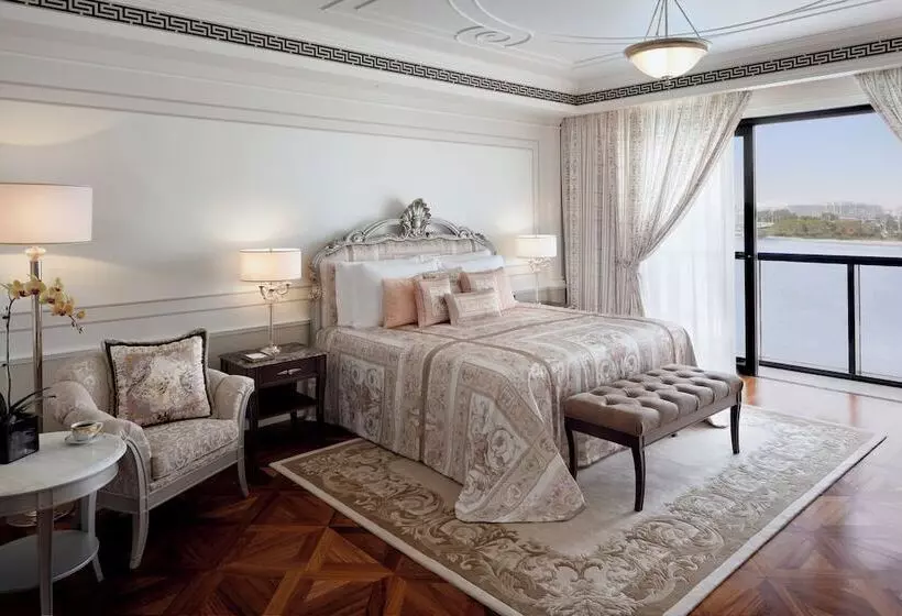 سوئیت با چشم‌انداز رودخانه, Palazzo Versace Dubai