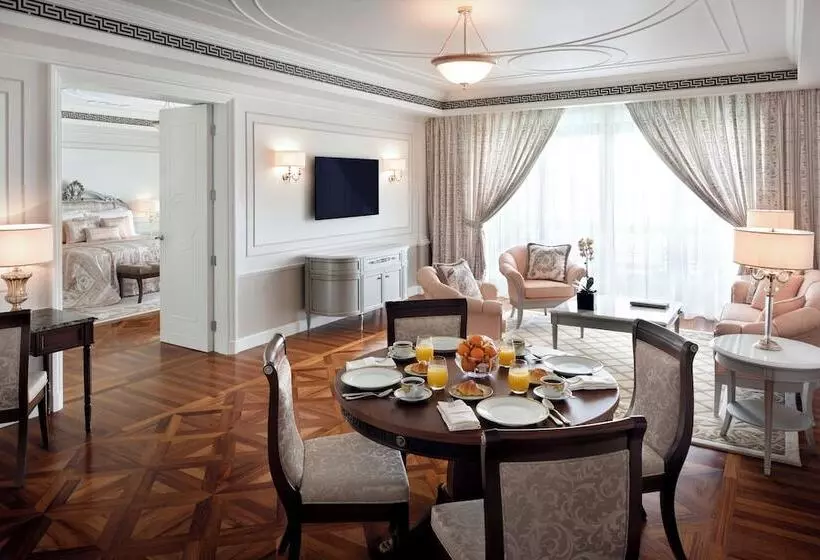 مجموعه ویستا شهر, Palazzo Versace Dubai