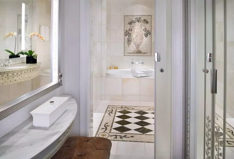 Premium room with river view, Palazzo Versace Dubai