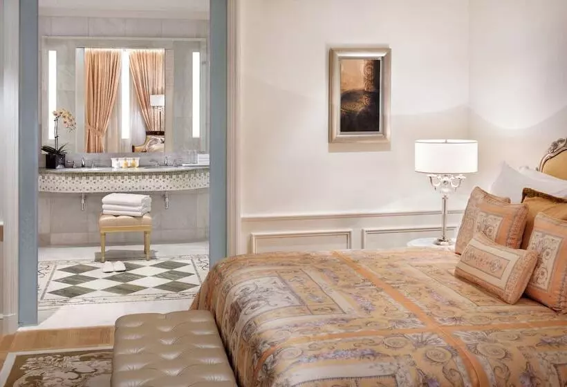 اتاق سوپریور با چشم‌انداز شهر, Palazzo Versace Dubai