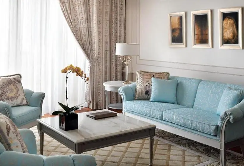 سوئیت با چشم‌انداز رودخانه, Palazzo Versace Dubai