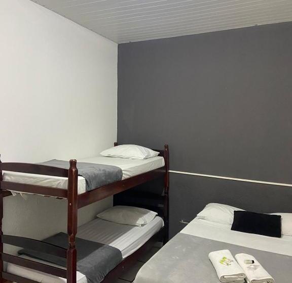 エコノミー4人部屋, Pousada São Jorge