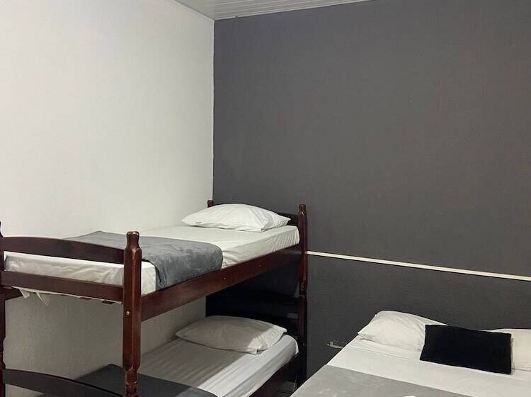 エコノミー4人部屋, Pousada São Jorge