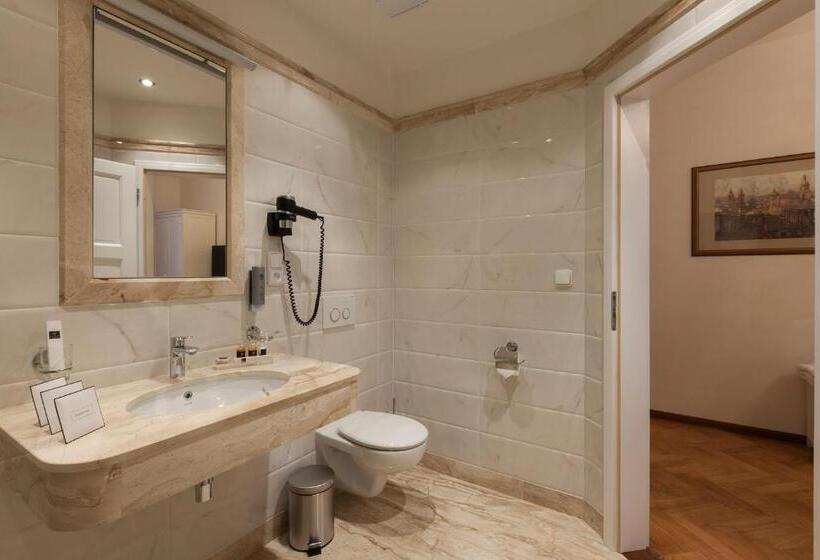 اتاق اجرایی, Little King U Malvaze