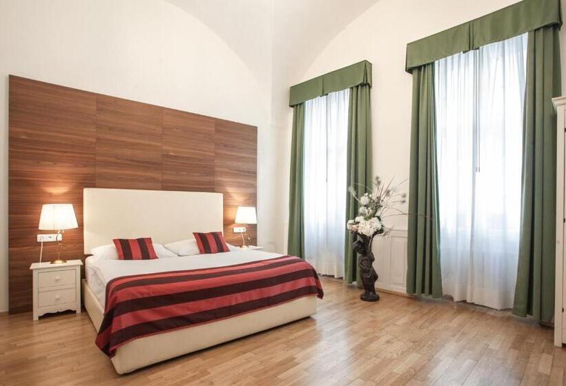 اتاق اجرایی, Little King U Malvaze