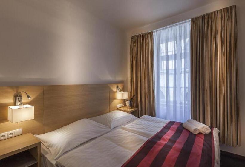 سوئیت خانواده 2 خوابه, Little King U Malvaze