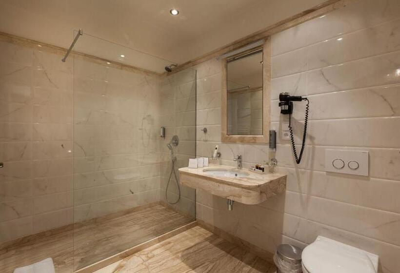 اتاق لوکس, Little King U Malvaze