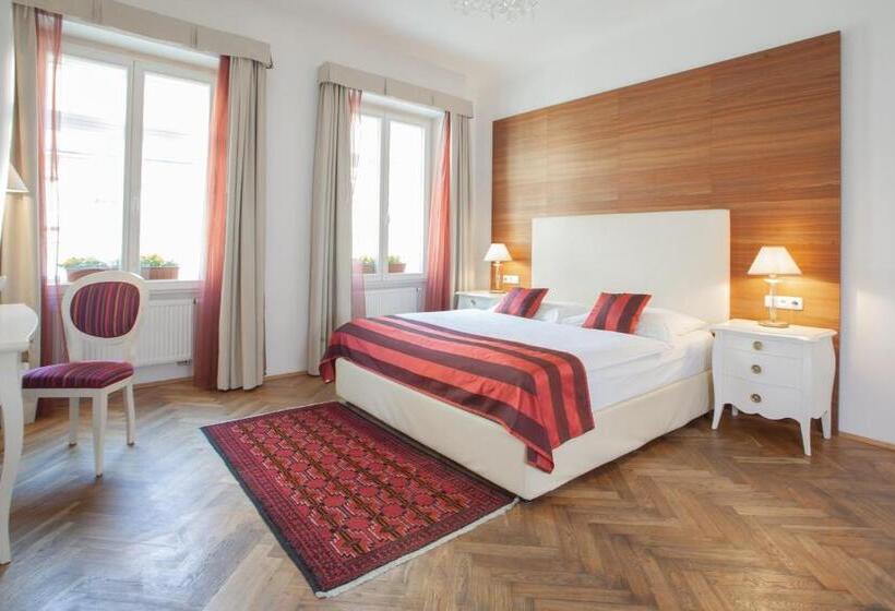 اتاق لوکس, Little King U Malvaze