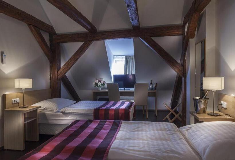 اتاق لوکس سه تخته, Little King U Malvaze