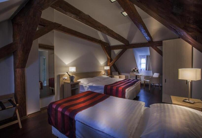 اتاق لوکس سه تخته, Little King U Malvaze