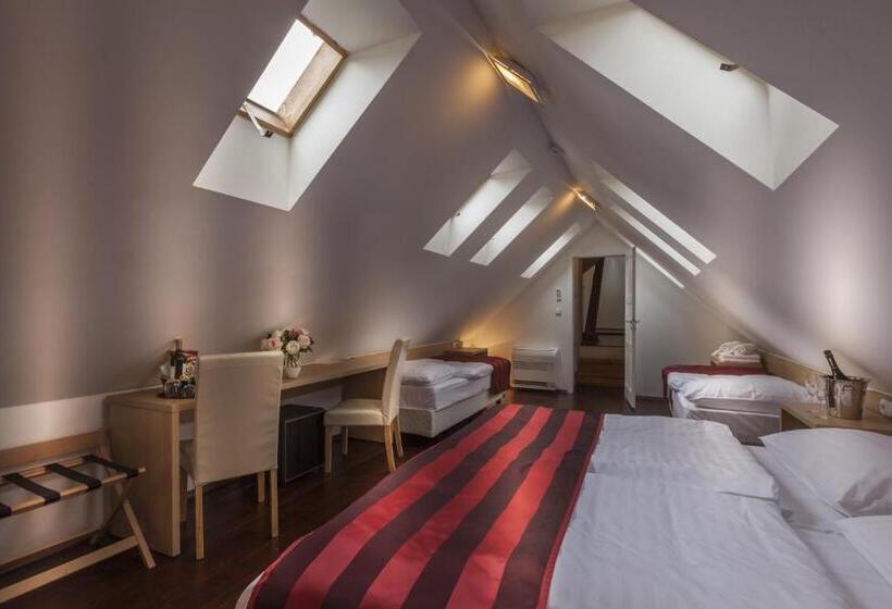 اتاق لوکس خانوادگی, Little King U Malvaze