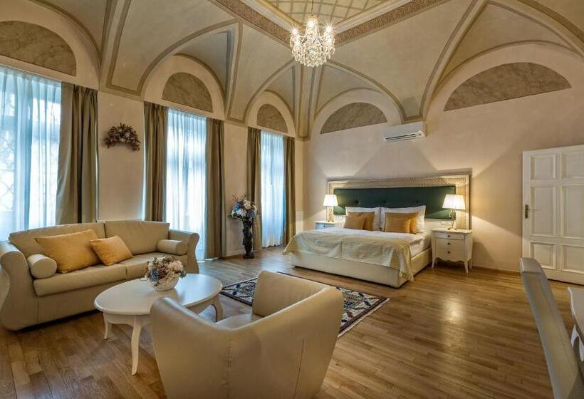 سوئیت رویال, Little King U Malvaze