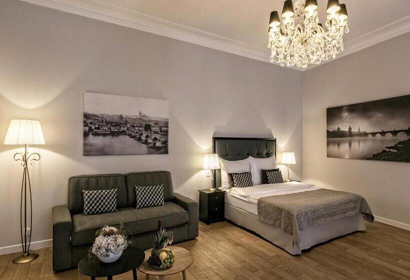 سوییت جونیور, Little King U Malvaze