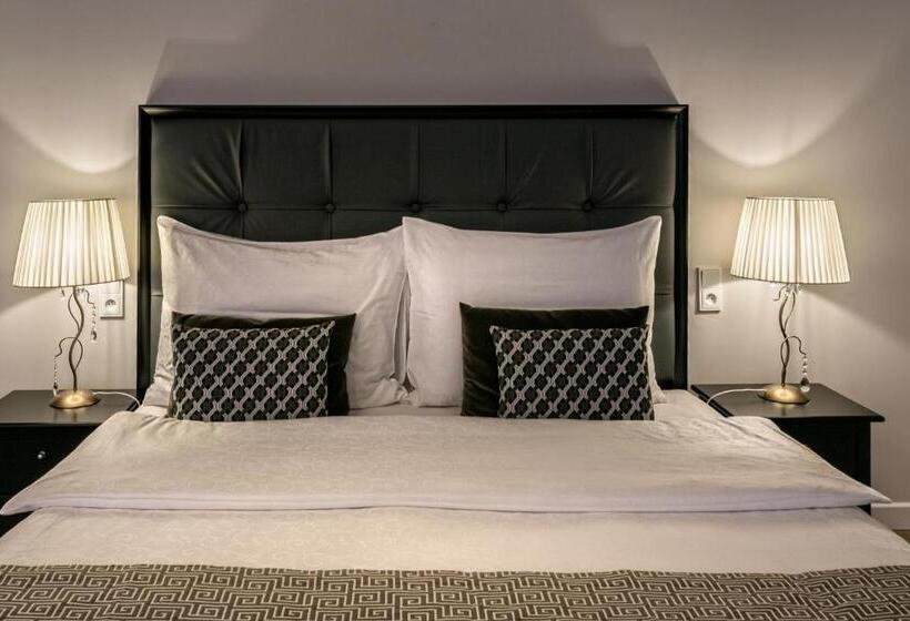 سوییت جونیور, Little King U Malvaze