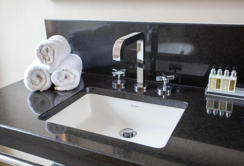 سوییت جونیور, Little King U Malvaze