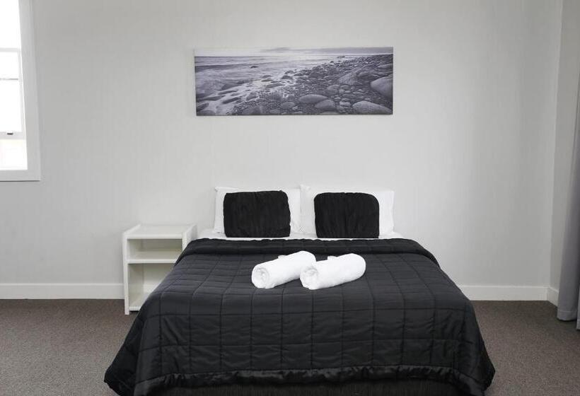 חדר משפחתי חדר אמבטיה משותף, The Lakes