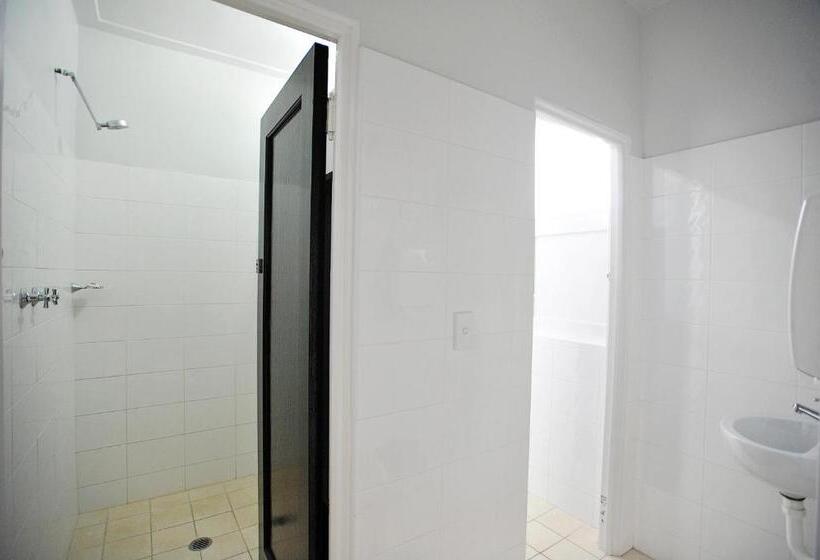 חדר משפחתי חדר אמבטיה משותף, The Lakes