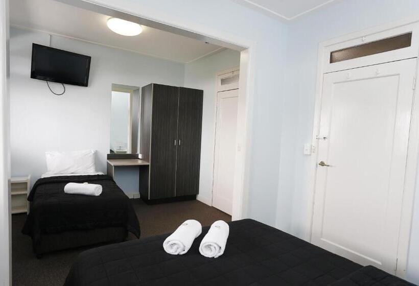 חדר סטנדרט לשלושה עם חדר אמבטיה משוף, The Lakes