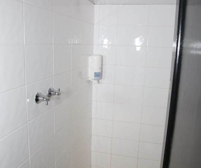 חדר סטנדרד יחיד חדר אמבטיה משותף, The Lakes