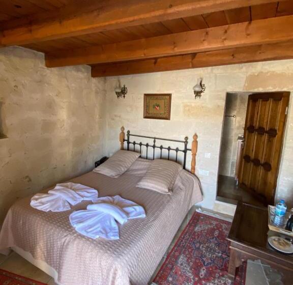 エコノミールーム, Turquaz Cave