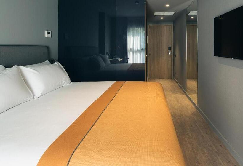 اتاق استاندارد با تراس, Yurbban Trafalgar