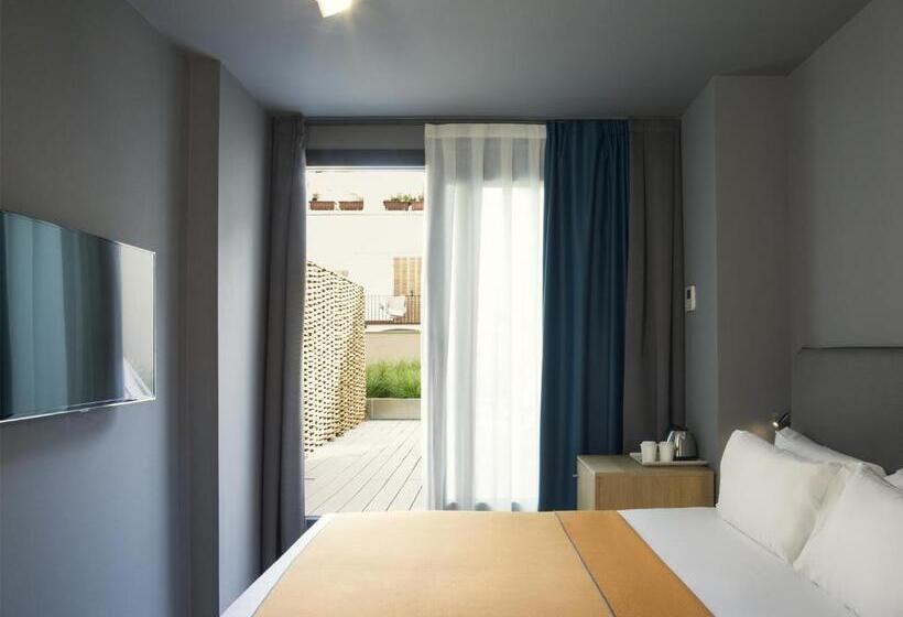 اتاق استاندارد با تراس, Yurbban Trafalgar