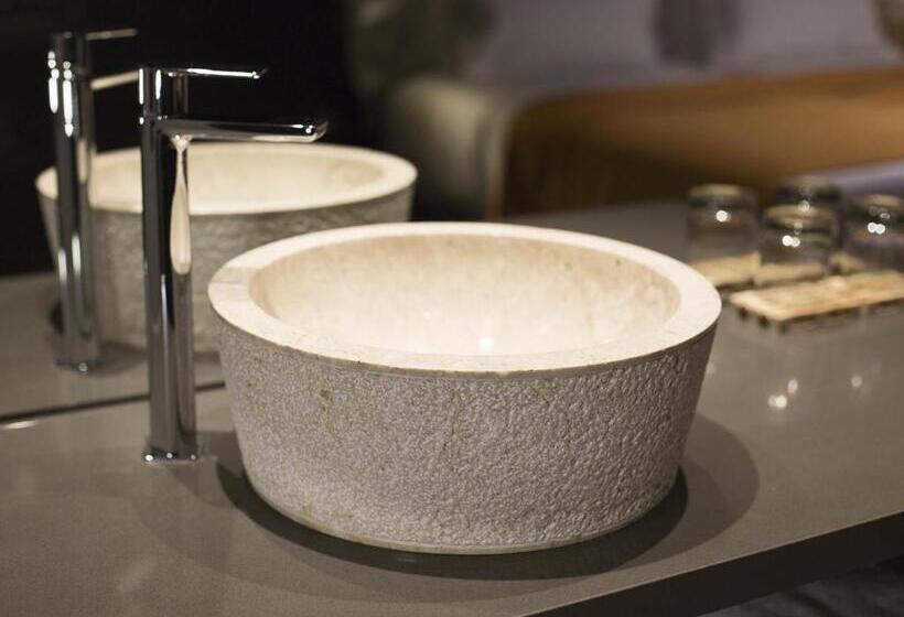 اتاق استاندارد یک نفره, Yurbban Trafalgar