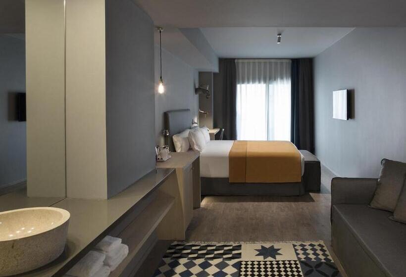 سوئیت جونیور خانوادگی, Yurbban Trafalgar