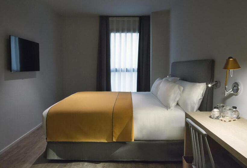 اتاق استاندارد سه نفره, Yurbban Trafalgar